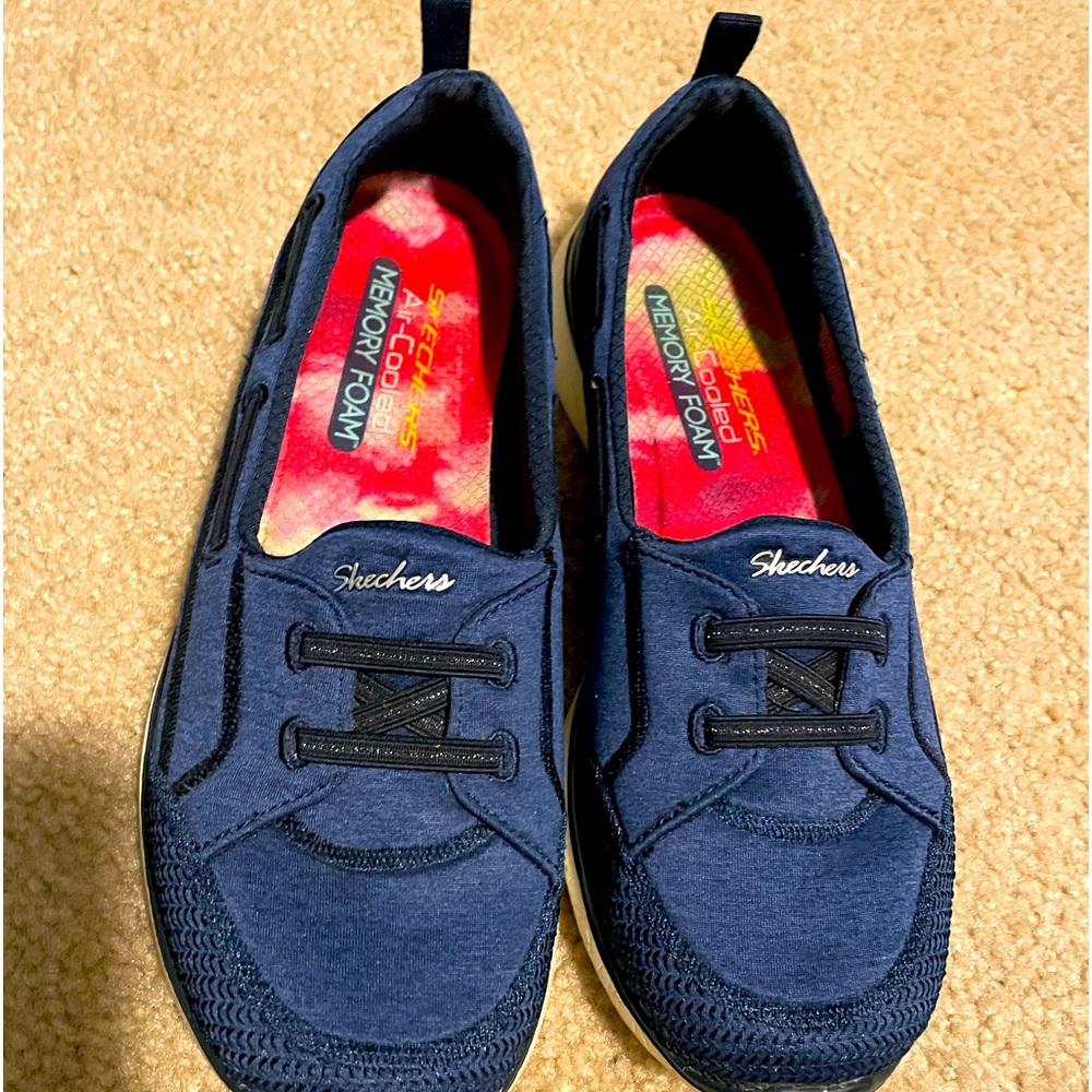 Skechers tennis shoes